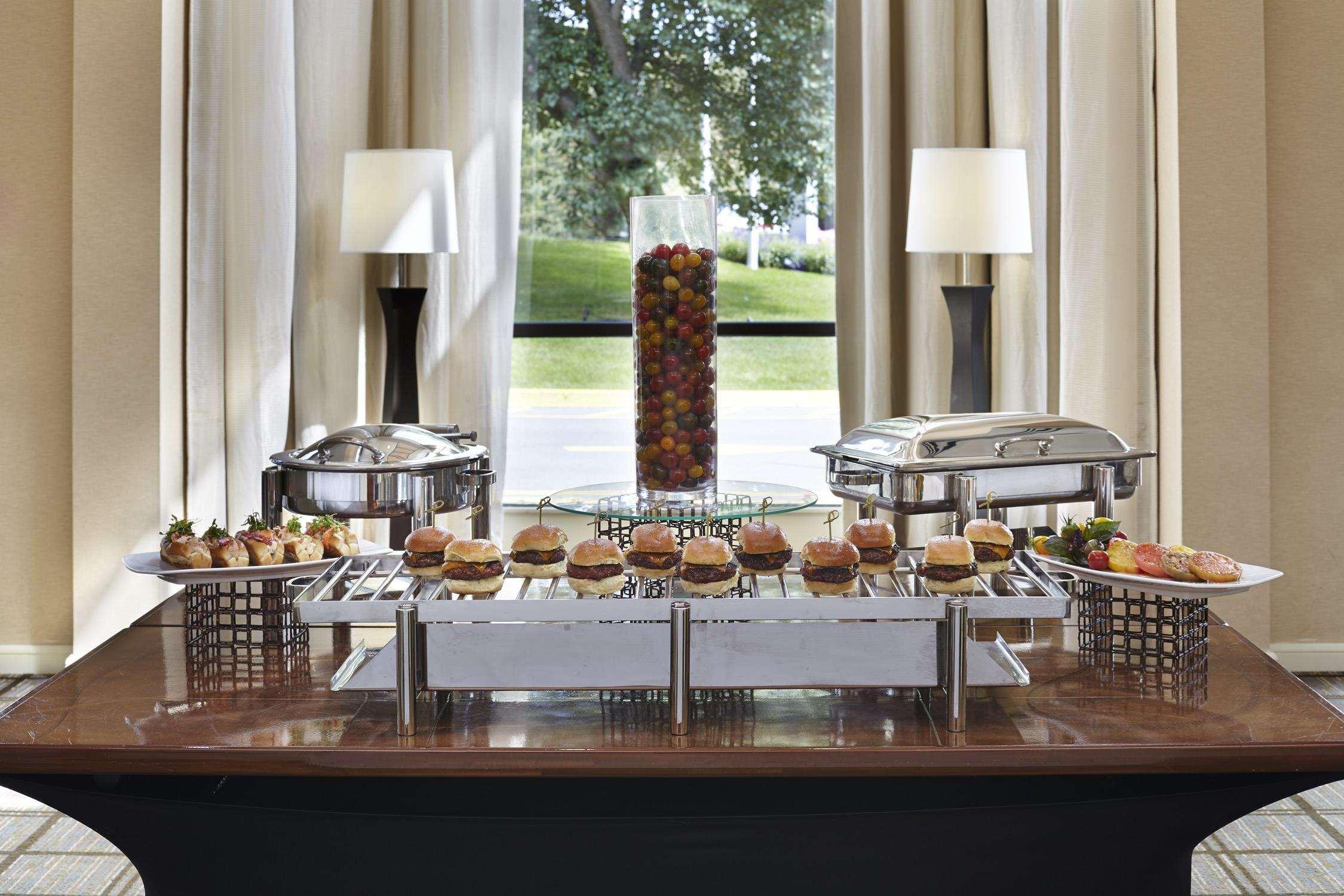 Готель The Saratoga Hilton Саратога-Спрінгс Екстер'єр фото
