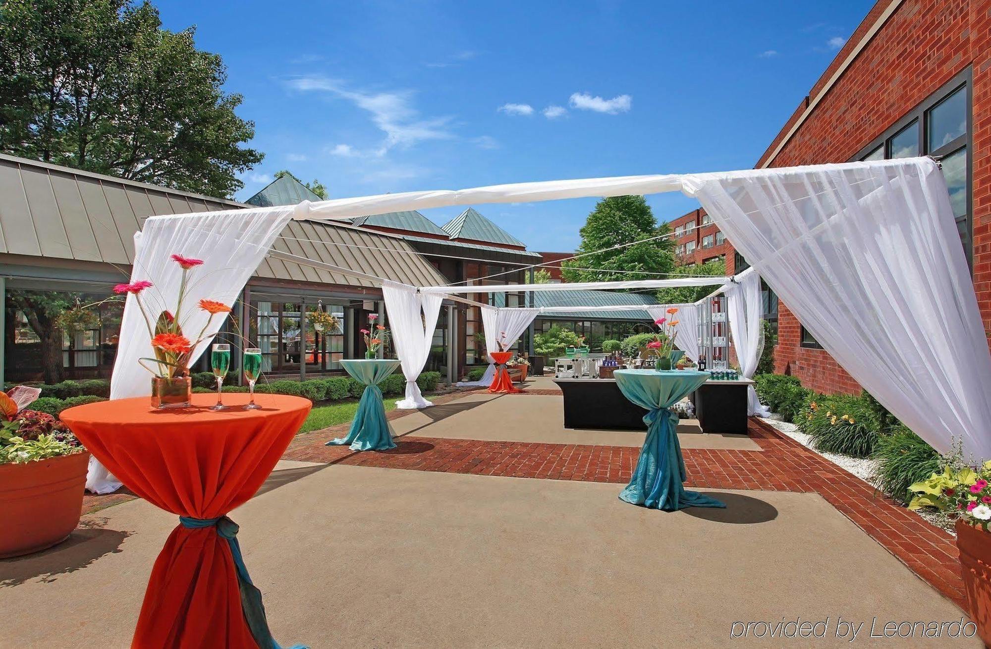 Готель The Saratoga Hilton Саратога-Спрінгс Ресторан фото